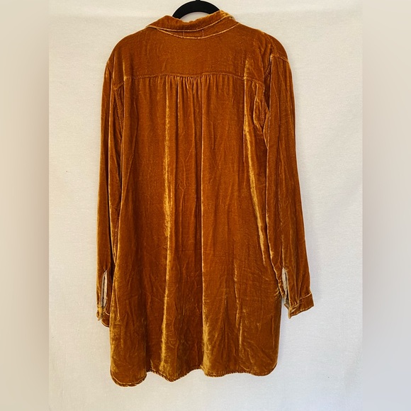 CP Shades Velvet Teton Tunic - Picture 2 of 9